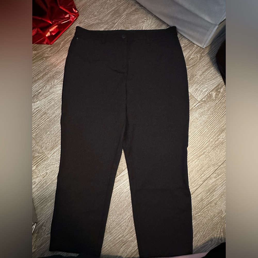 CHICOS SLIMMING PANTS